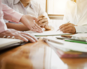 Governança corporativa e gestão empresarial com segurança jurídica pela Gluchak Advocacia.
